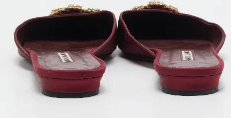 Manolo Blahnik Pre-owned Satin mules Red Dames