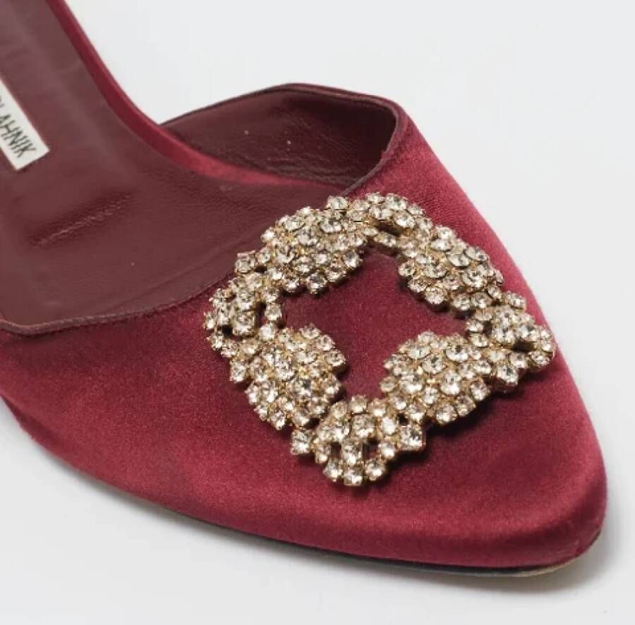 Manolo Blahnik Pre-owned Satin mules Red Dames