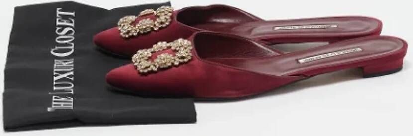 Manolo Blahnik Pre-owned Satin mules Red Dames