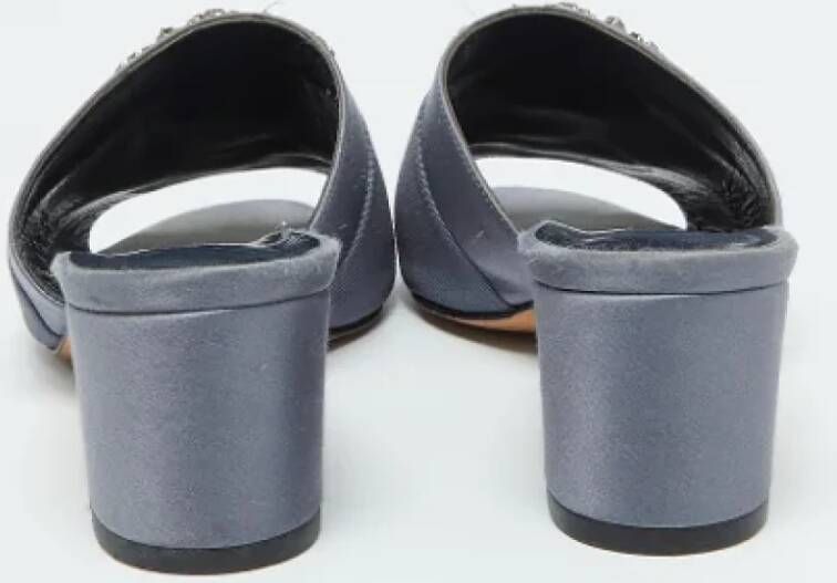 Manolo Blahnik Pre-owned Satin sandals Gray Dames