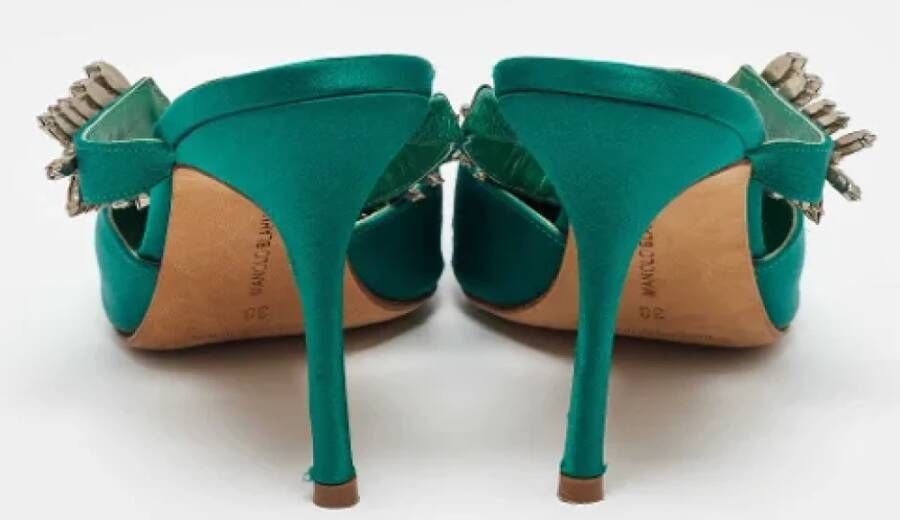 Manolo Blahnik Pre-owned Satin sandals Green Dames