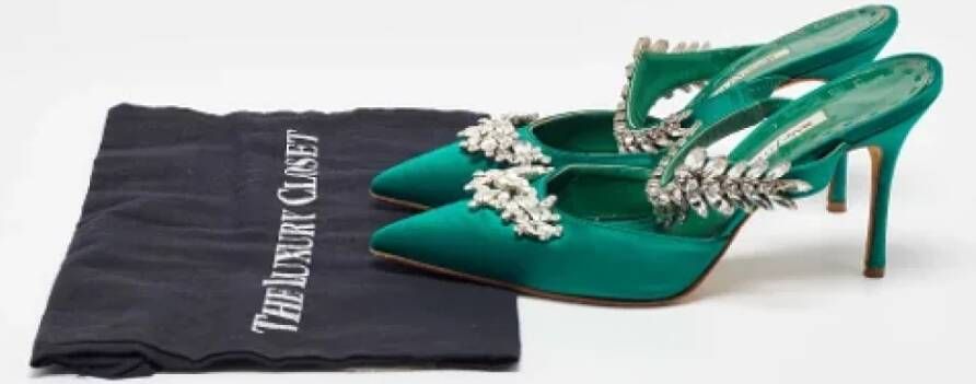 Manolo Blahnik Pre-owned Satin sandals Green Dames