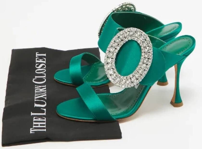 Manolo Blahnik Pre-owned Satin sandals Green Dames