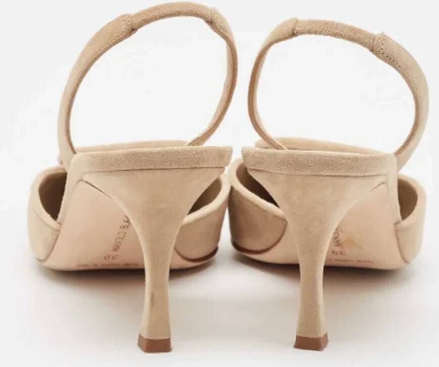 Manolo Blahnik Pre-owned Suede heels Beige Dames