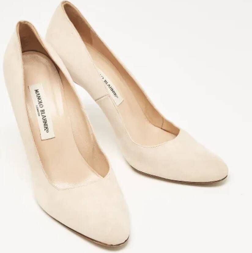 Manolo Blahnik Pre-owned Suede heels Beige Dames