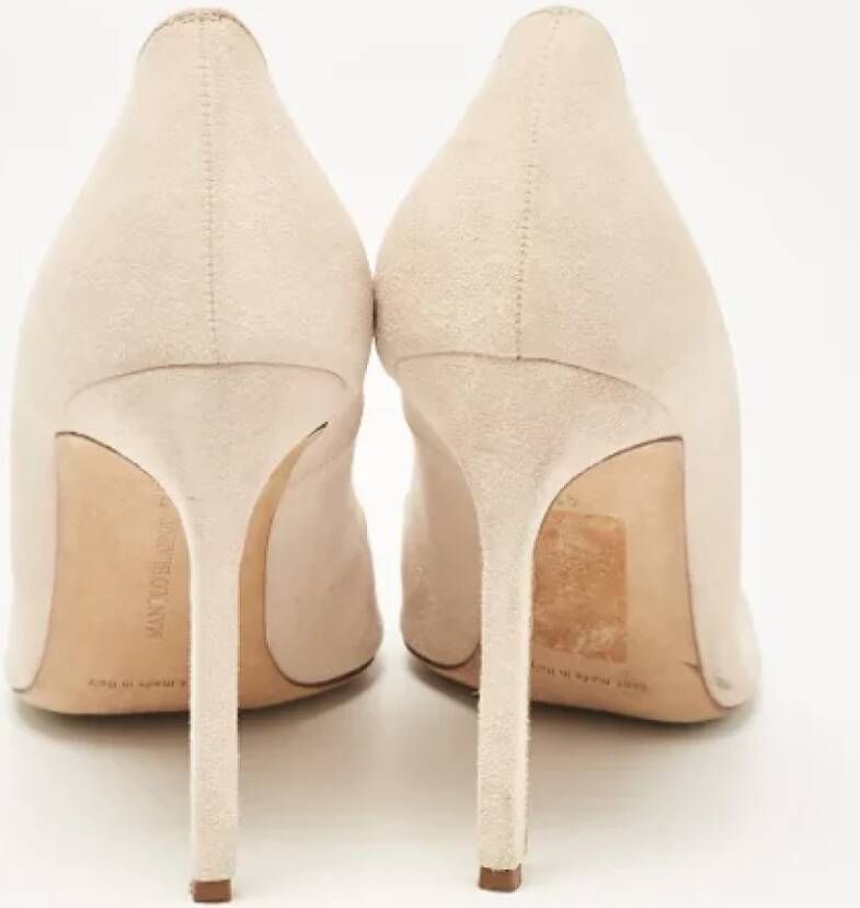 Manolo Blahnik Pre-owned Suede heels Beige Dames