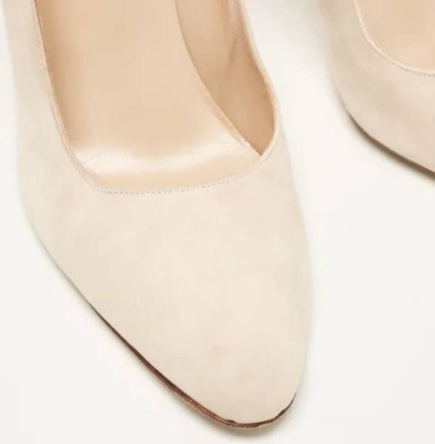 Manolo Blahnik Pre-owned Suede heels Beige Dames