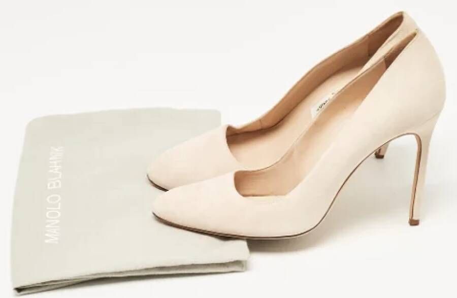 Manolo Blahnik Pre-owned Suede heels Beige Dames