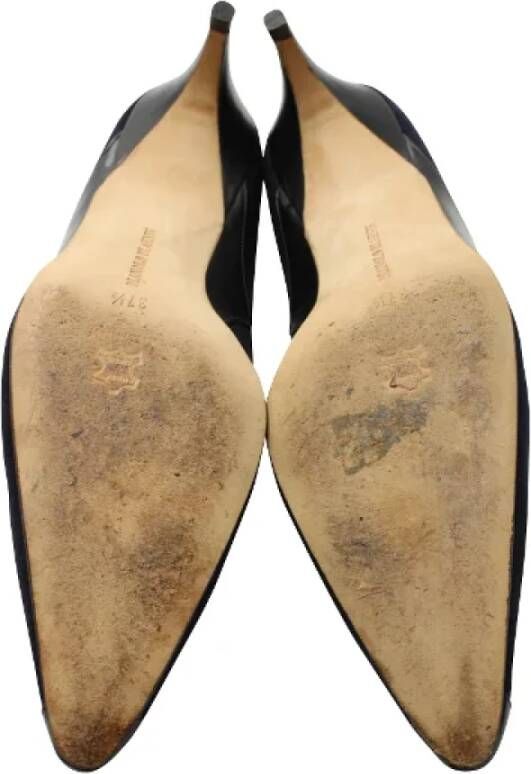 Manolo Blahnik Pre-owned Suede heels Black Dames