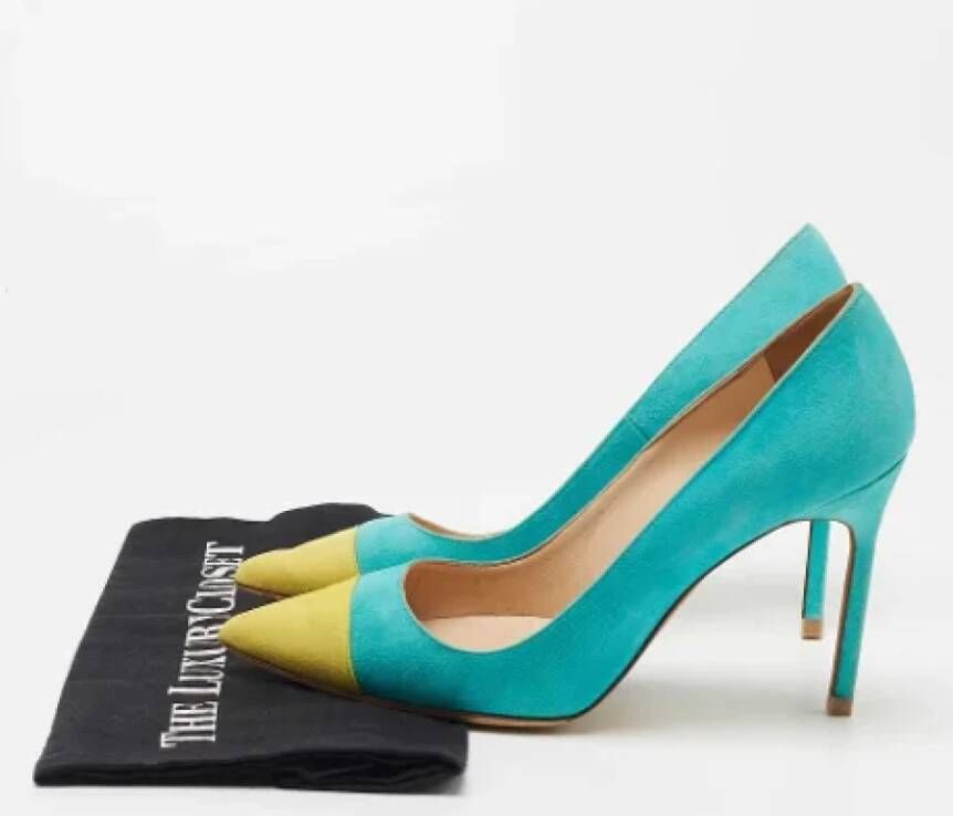 Manolo Blahnik Pre-owned Suede heels Blue Dames