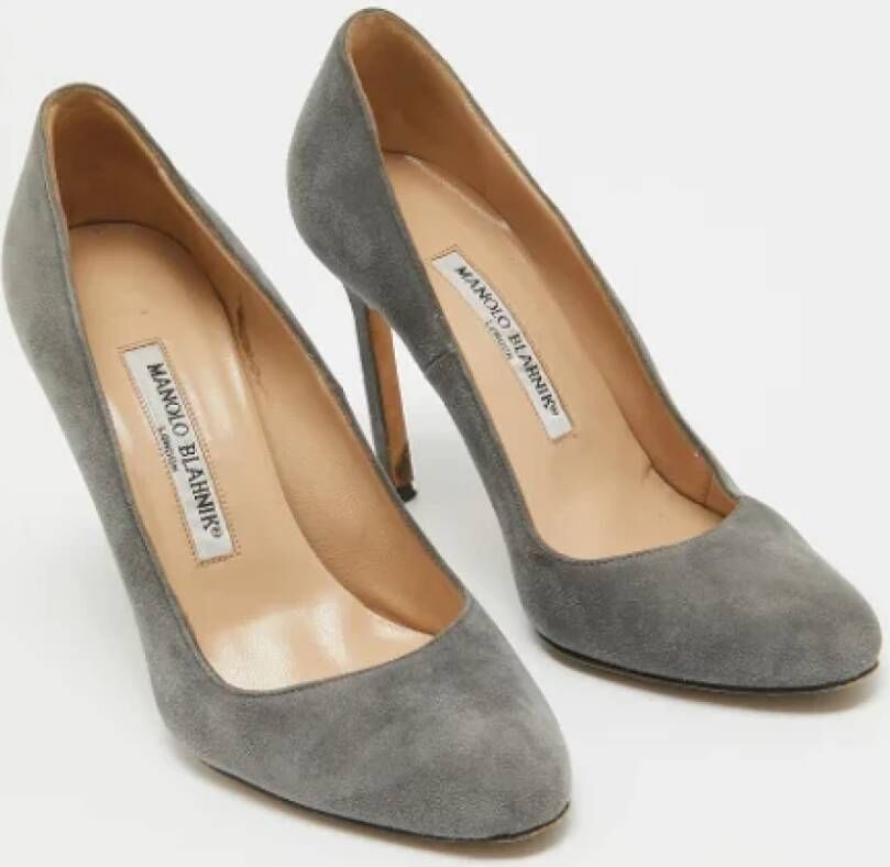 Manolo Blahnik Pre-owned Suede heels Gray Dames