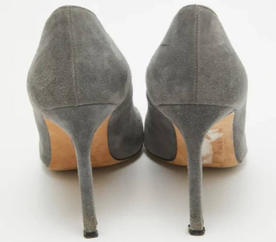 Manolo Blahnik Pre-owned Suede heels Gray Dames