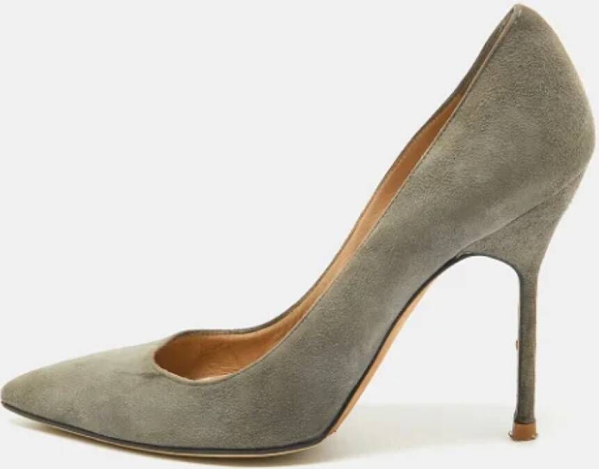 Manolo Blahnik Pre-owned Suede heels Gray Dames