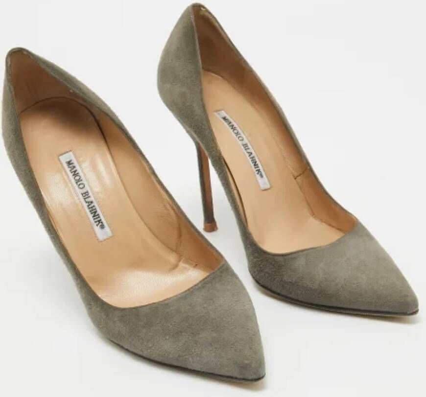 Manolo Blahnik Pre-owned Suede heels Gray Dames