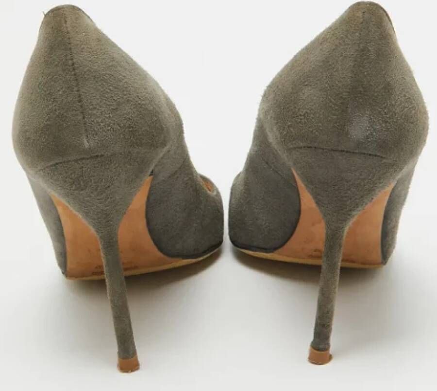 Manolo Blahnik Pre-owned Suede heels Gray Dames