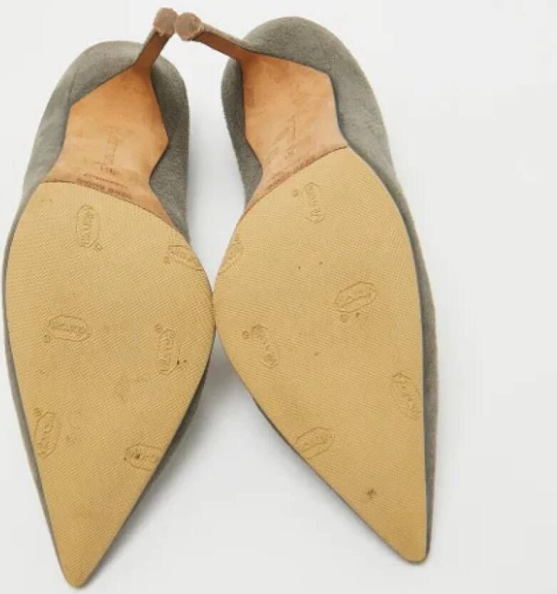 Manolo Blahnik Pre-owned Suede heels Gray Dames