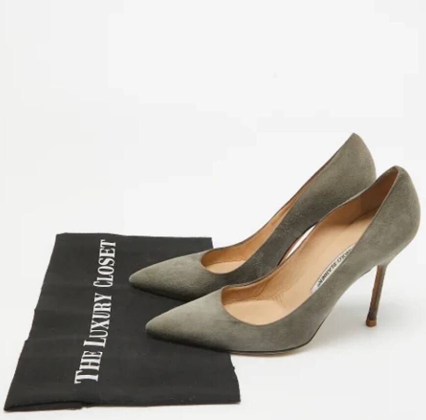 Manolo Blahnik Pre-owned Suede heels Gray Dames