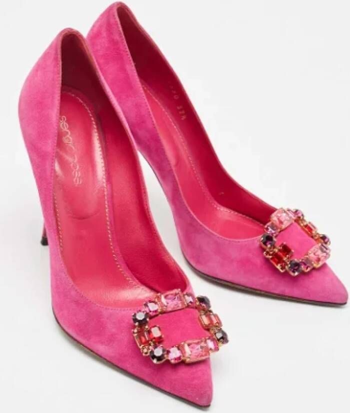 Manolo Blahnik Pre-owned Suede heels Pink Dames