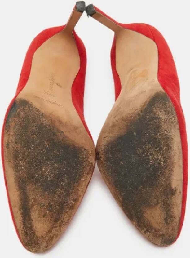 Manolo Blahnik Pre-owned Suede heels Red Dames