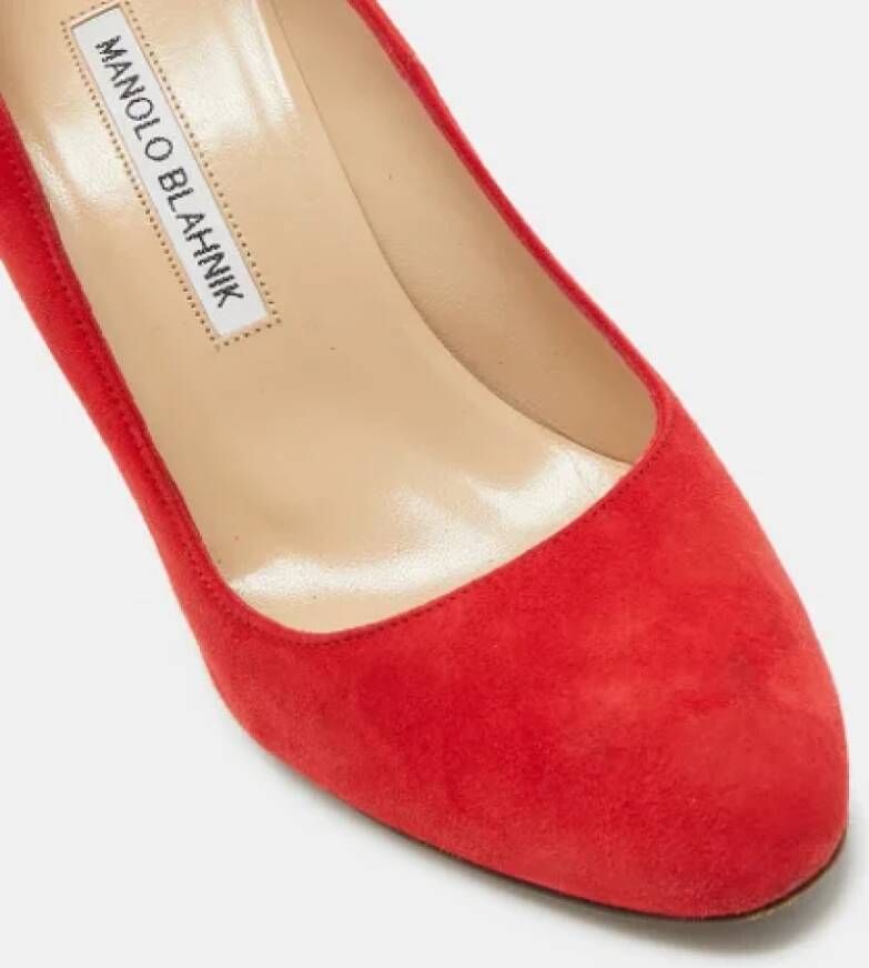 Manolo Blahnik Pre-owned Suede heels Red Dames