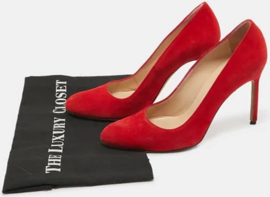 Manolo Blahnik Pre-owned Suede heels Red Dames