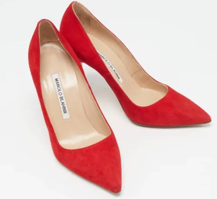 Manolo Blahnik Pre-owned Suede heels Red Dames