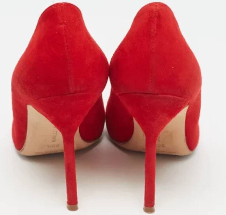 Manolo Blahnik Pre-owned Suede heels Red Dames