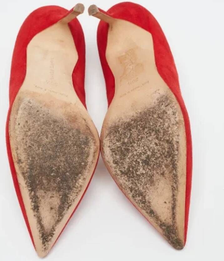 Manolo Blahnik Pre-owned Suede heels Red Dames