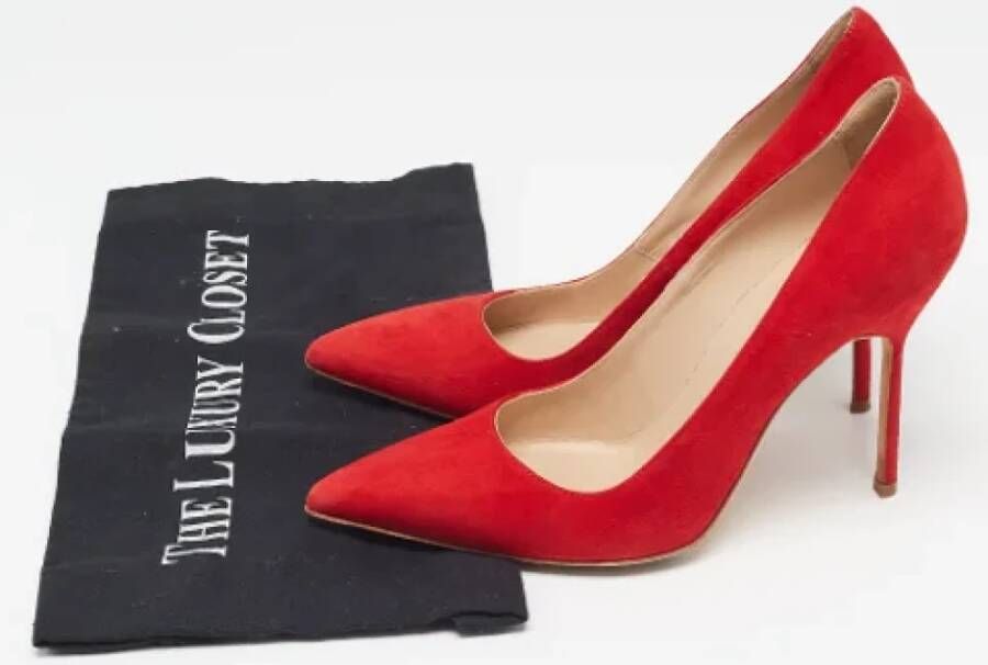 Manolo Blahnik Pre-owned Suede heels Red Dames