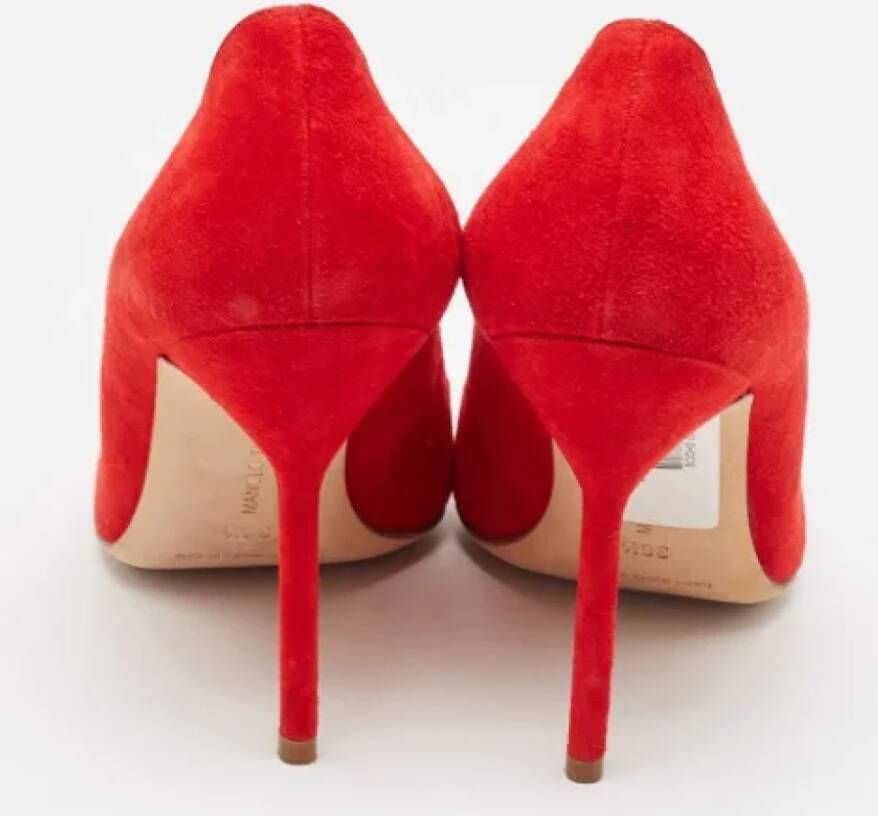 Manolo Blahnik Pre-owned Suede heels Red Dames