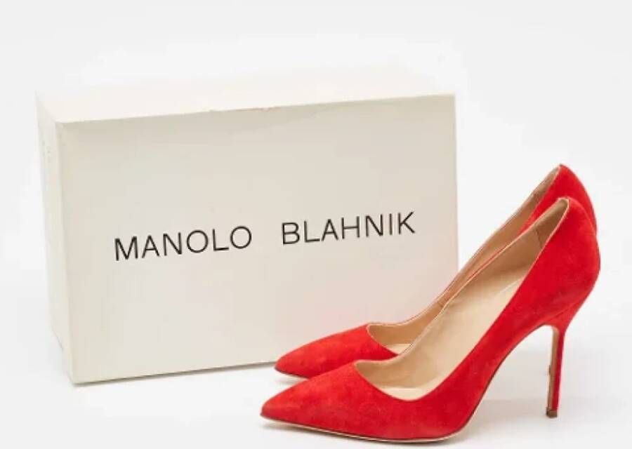 Manolo Blahnik Pre-owned Suede heels Red Dames