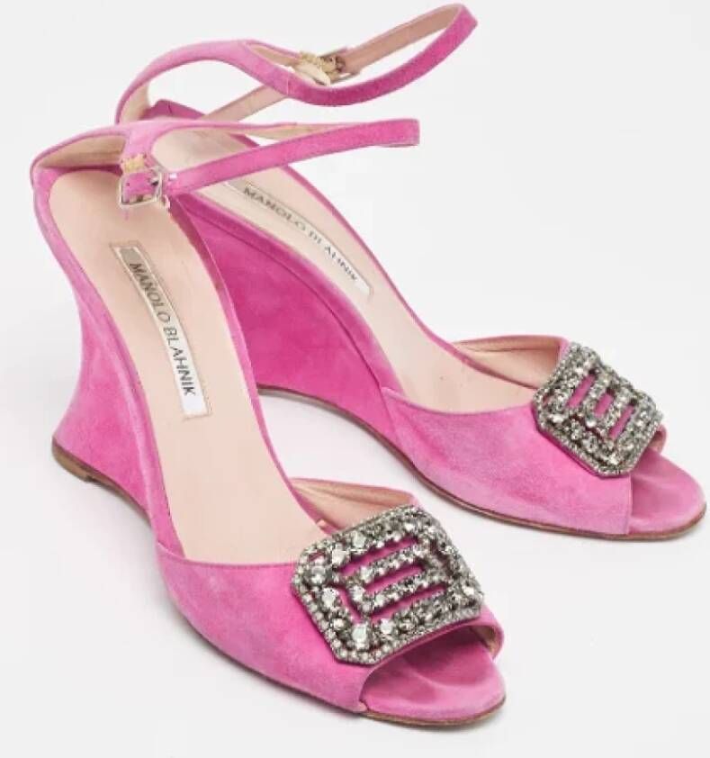 Manolo Blahnik Pre-owned Suede sandals Pink Dames