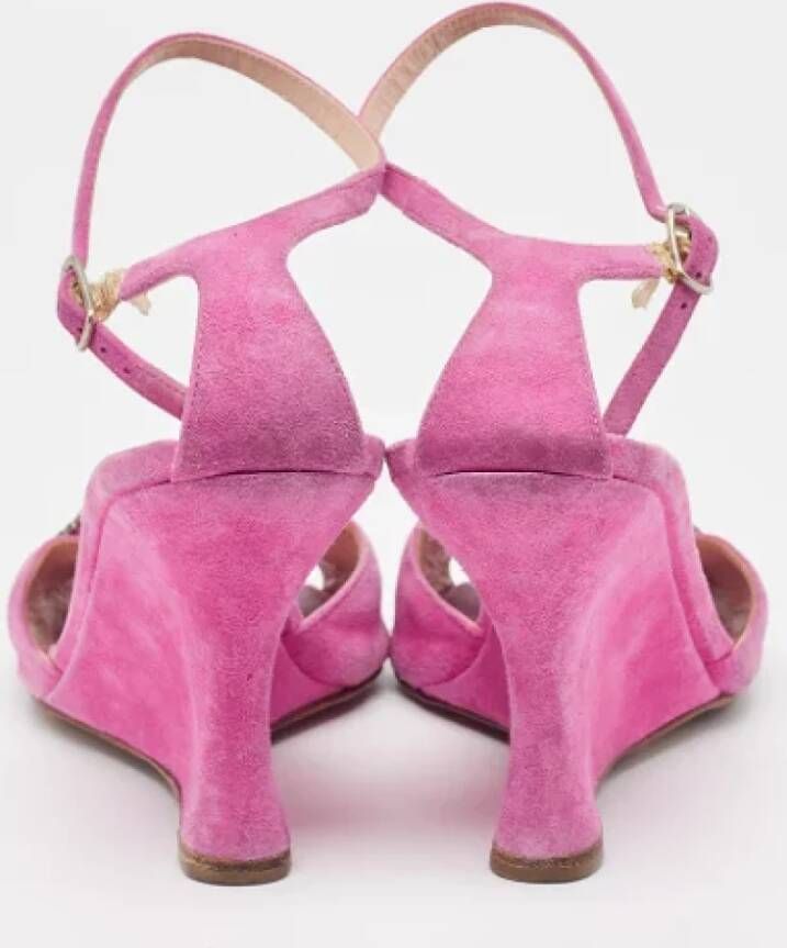 Manolo Blahnik Pre-owned Suede sandals Pink Dames