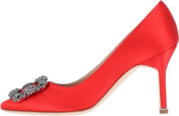 Manolo Blahnik Rode Satijnen Pumps met puntige neus Red Dames