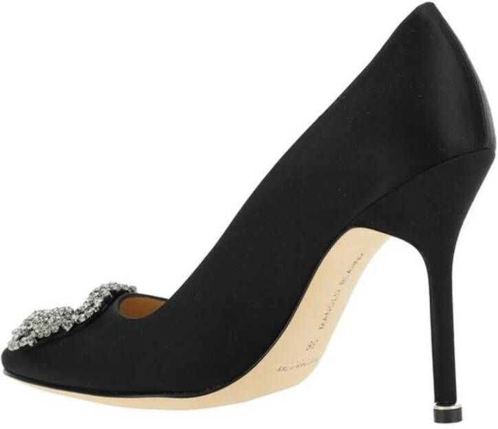 Manolo Blahnik Satijnen Pumps met Kristallen Gesp Black Dames