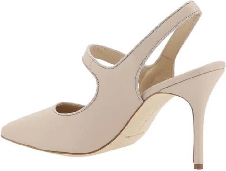 Manolo Blahnik Stiletto Hak Leren Pumps Voorste Knoop Beige Dames