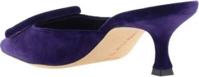 Manolo Blahnik Velvet Almond Toe Pumps met gesp Blue Dames