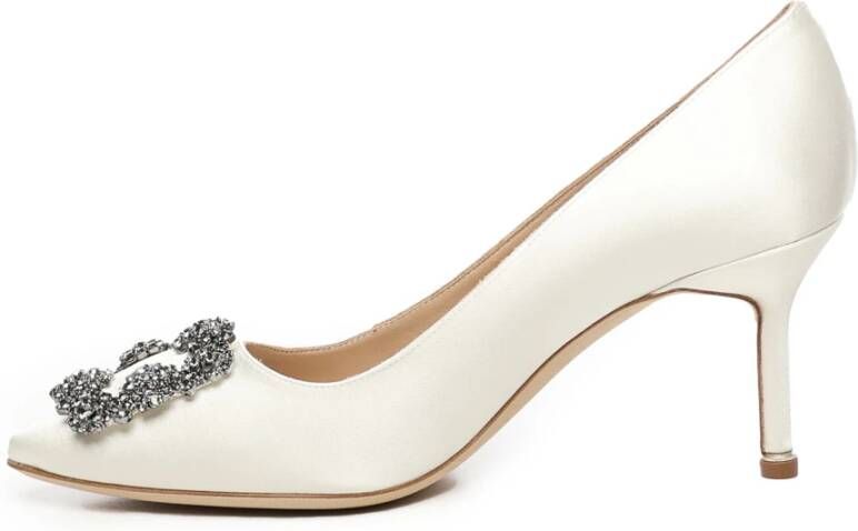 Manolo Blahnik Witte Satijnen Pumps met Kristallen Gesp White Dames