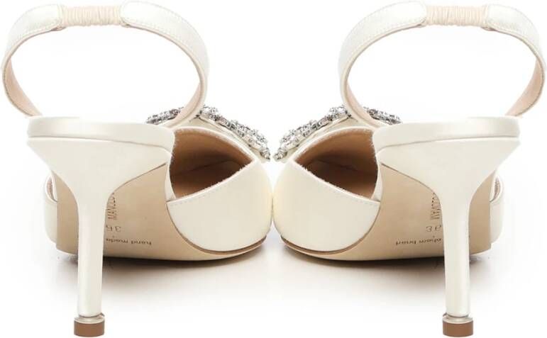 Manolo Blahnik Witte Slingback Pumps met Kristallen Gesp White Dames