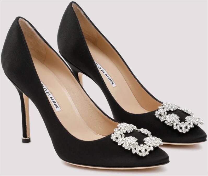 Manolo Blahnik Zwarte Satijnen Kristalversierde Pumps Black Dames