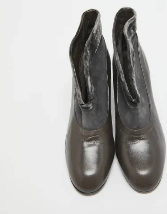 Marc Jacobs Pre-owned Leather boots Gray Dames