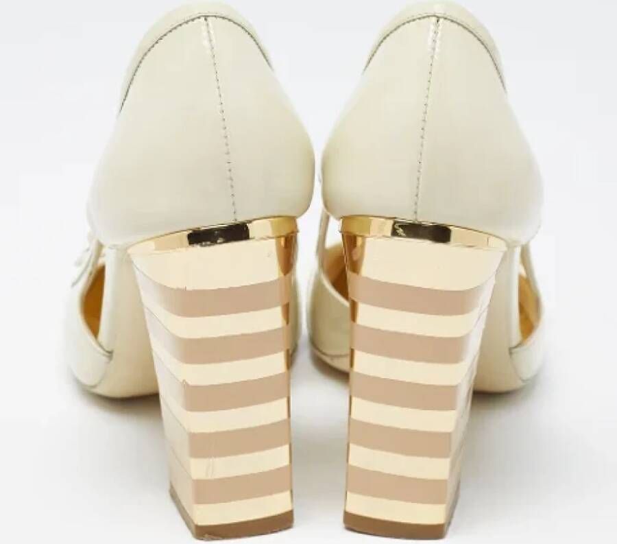 Marc Jacobs Pre-owned Leather heels Beige Dames