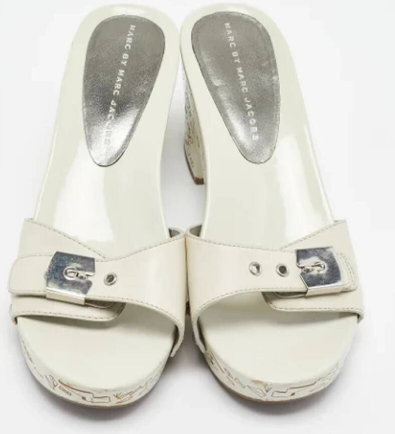 Marc Jacobs Pre-owned Leather sandals Beige Dames