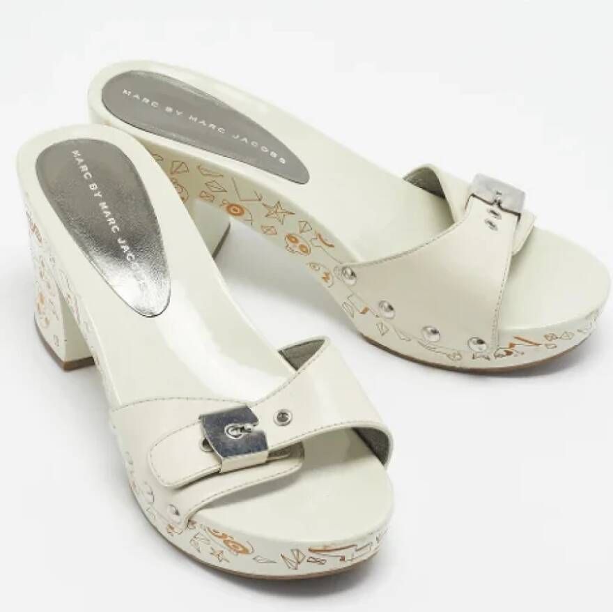 Marc Jacobs Pre-owned Leather sandals Beige Dames