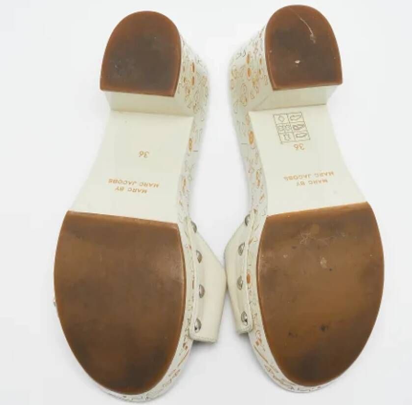 Marc Jacobs Pre-owned Leather sandals Beige Dames