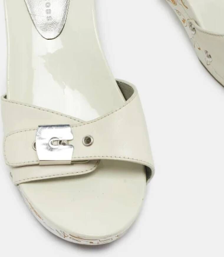 Marc Jacobs Pre-owned Leather sandals Beige Dames