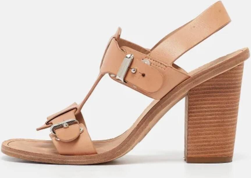 Marc Jacobs Pre-owned Leather sandals Beige Dames