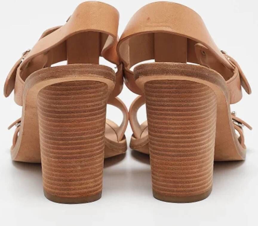 Marc Jacobs Pre-owned Leather sandals Beige Dames