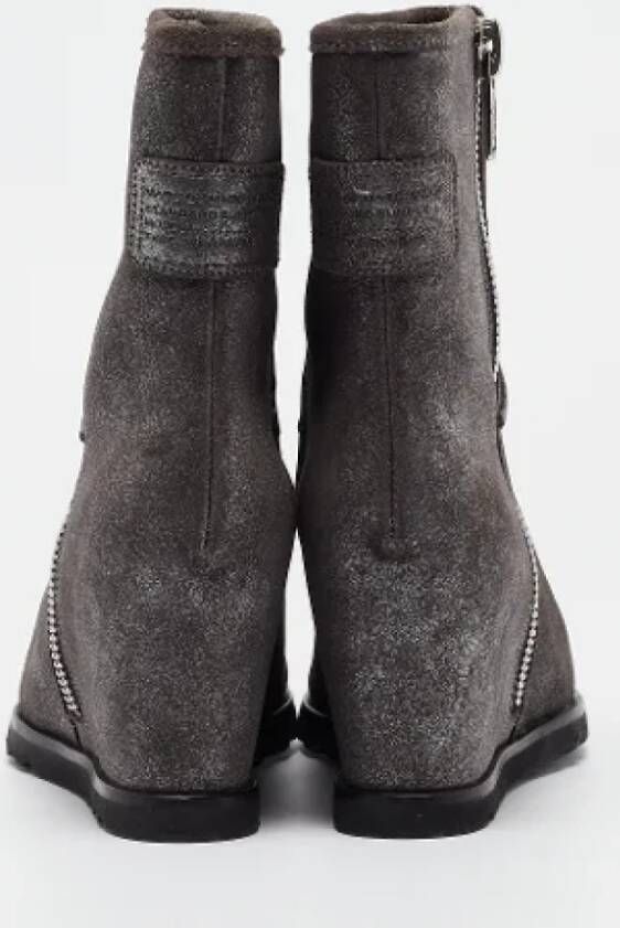 Marc Jacobs Pre-owned Suede boots Gray Dames