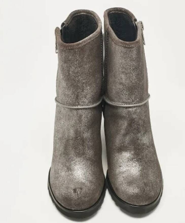 Marc Jacobs Pre-owned Suede boots Gray Dames